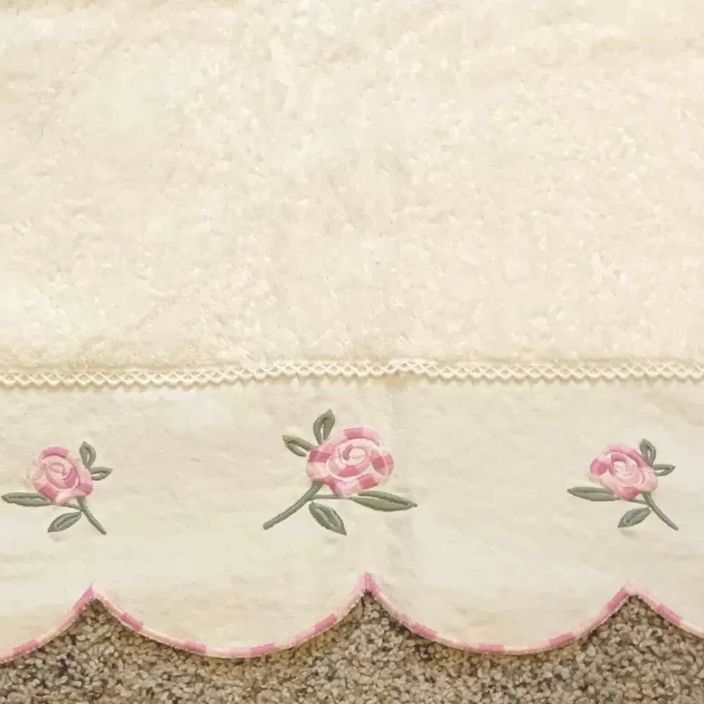 Orris & Orris 100% Cotton Bath Towel Embroidered Floral Cottagecore Grandmacore